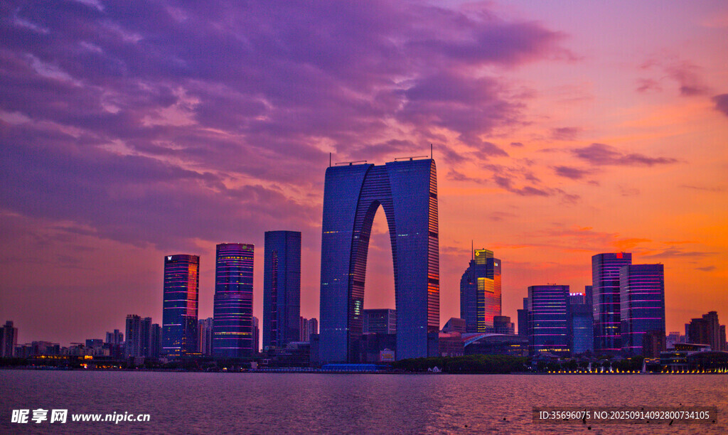 苏州城市天际线黄昏美景