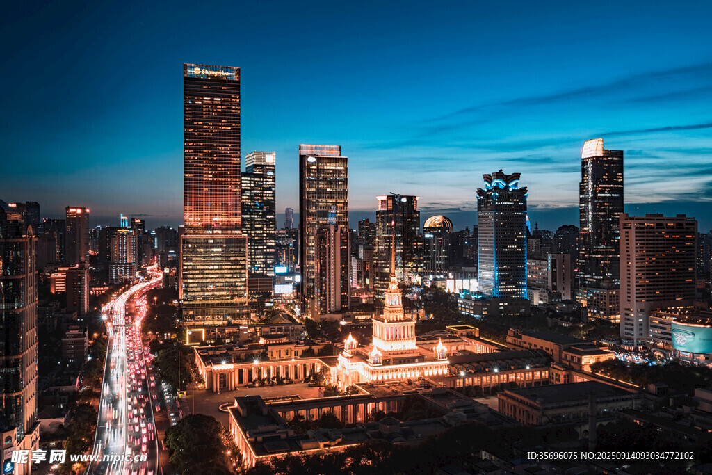 城市璀璨夜景俯瞰图