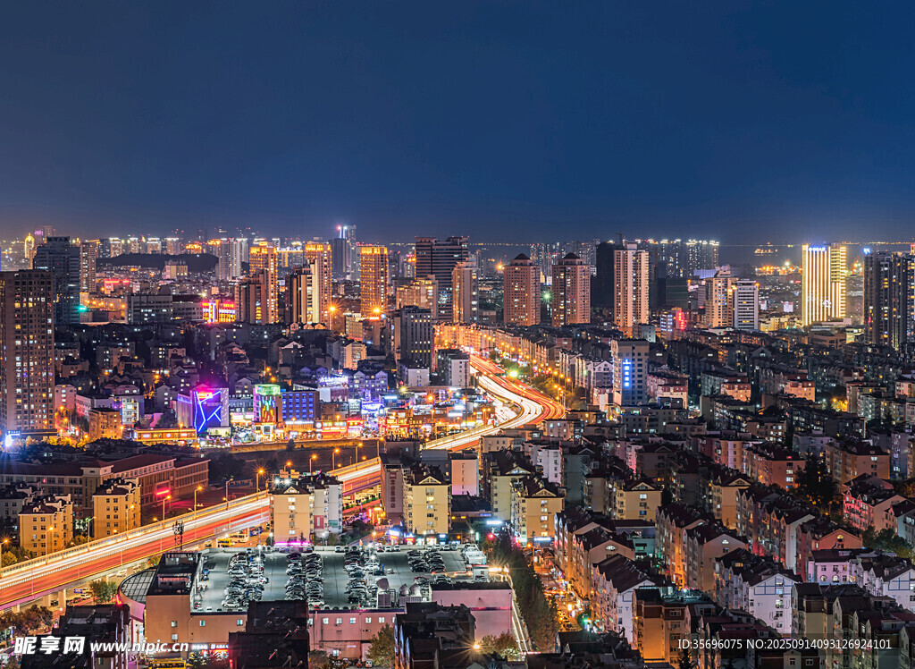 城市璀璨夜景俯瞰图