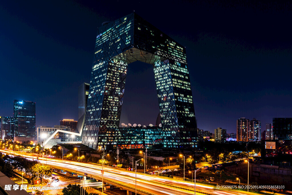北京夜景中的璀璨地标建筑