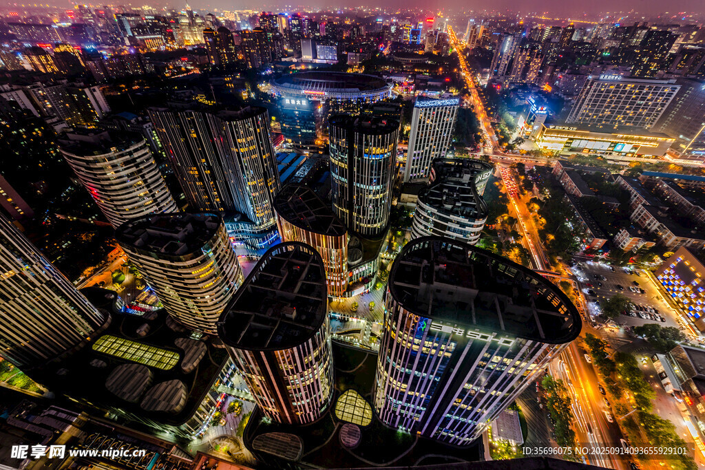 城市璀璨夜景俯瞰图