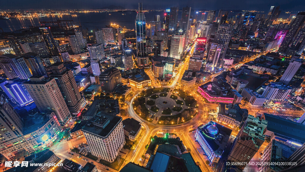 城市璀璨夜景俯瞰图