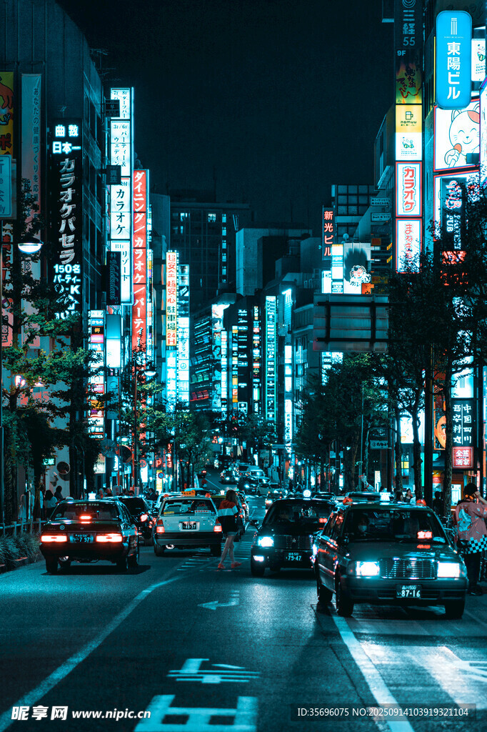 都市夜景繁华街道车流