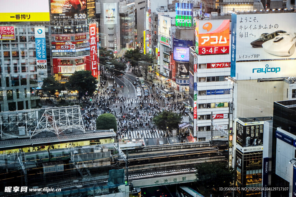 繁华都市街景