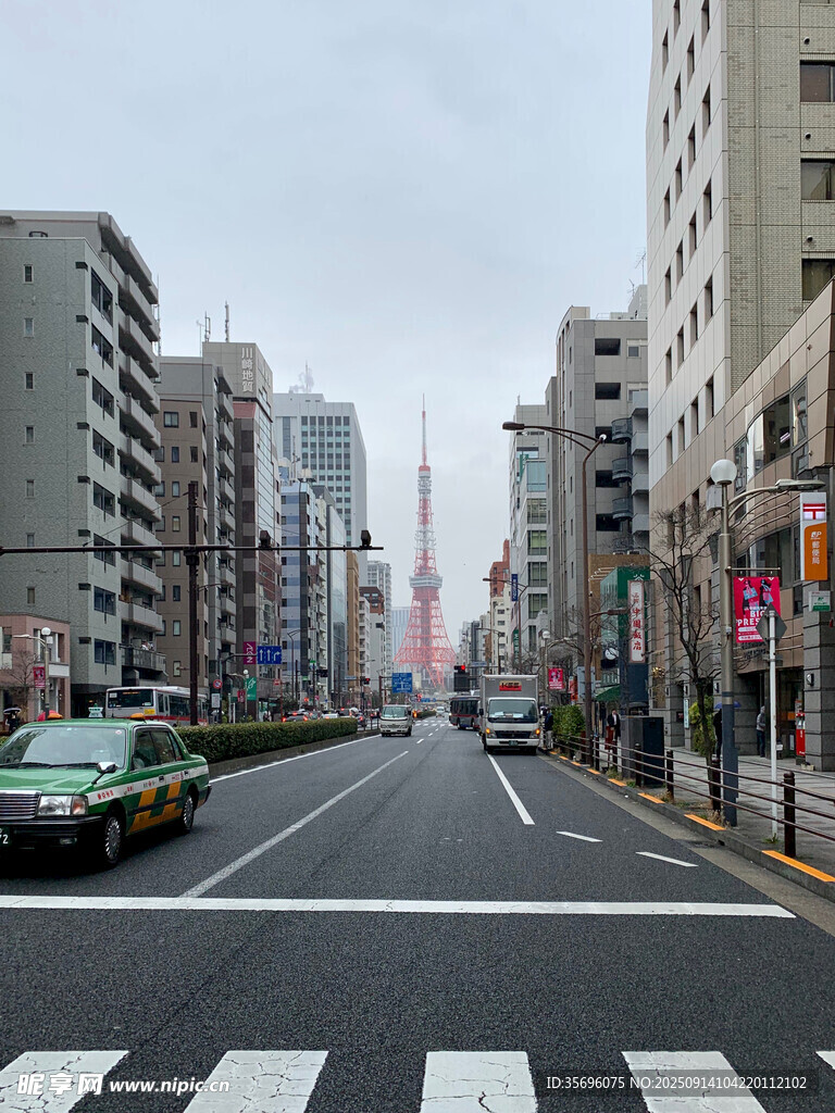城市街道的空旷景象