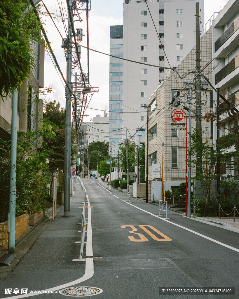 日本城市安静街道景象