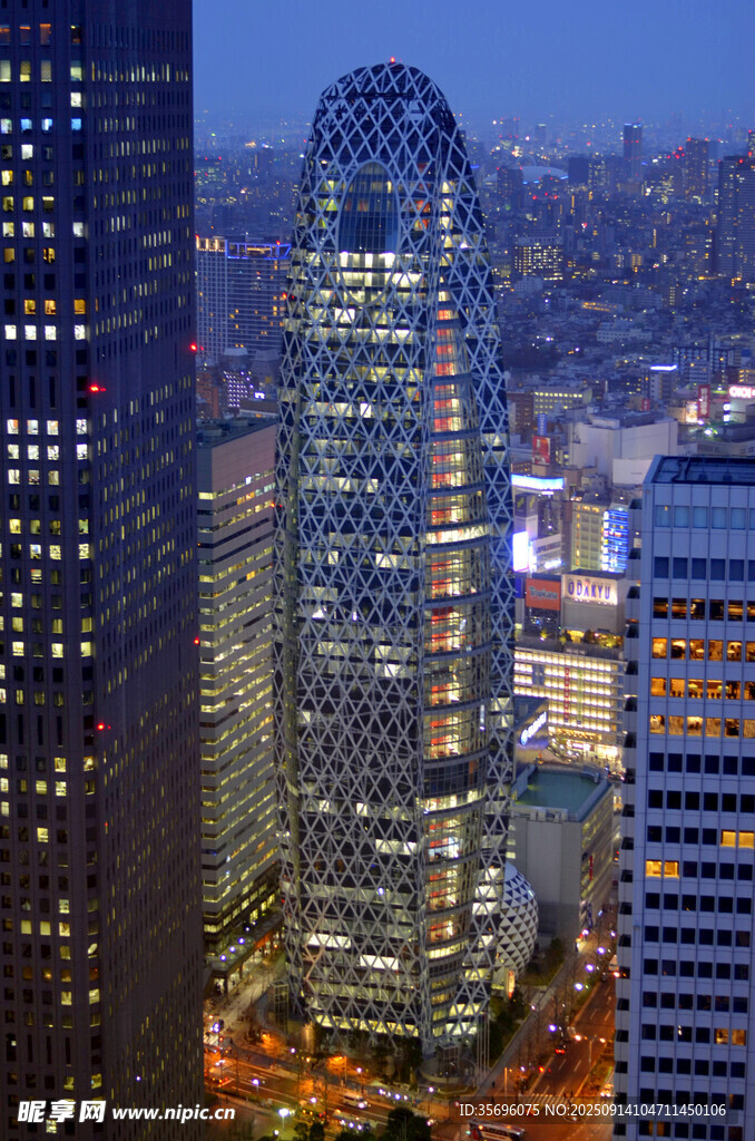 都市璀璨夜景摩天大楼群
