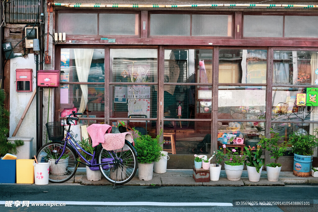 日式街边小店的温馨景致