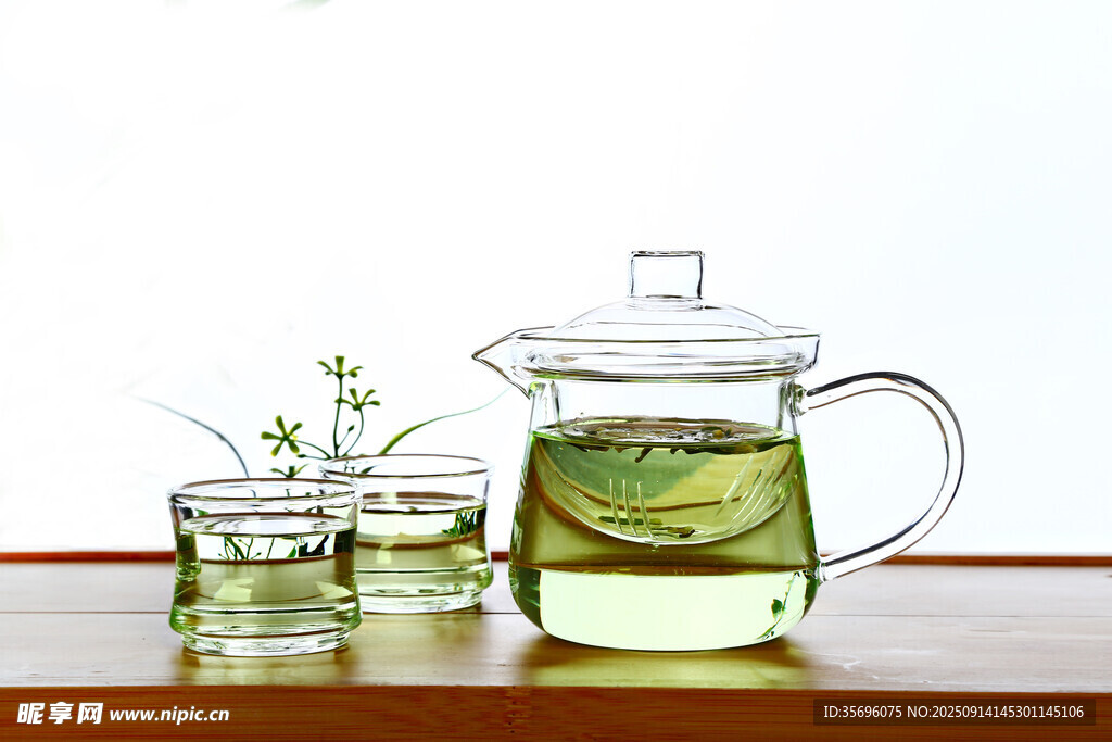 玻璃茶具泡绿茶清新场景