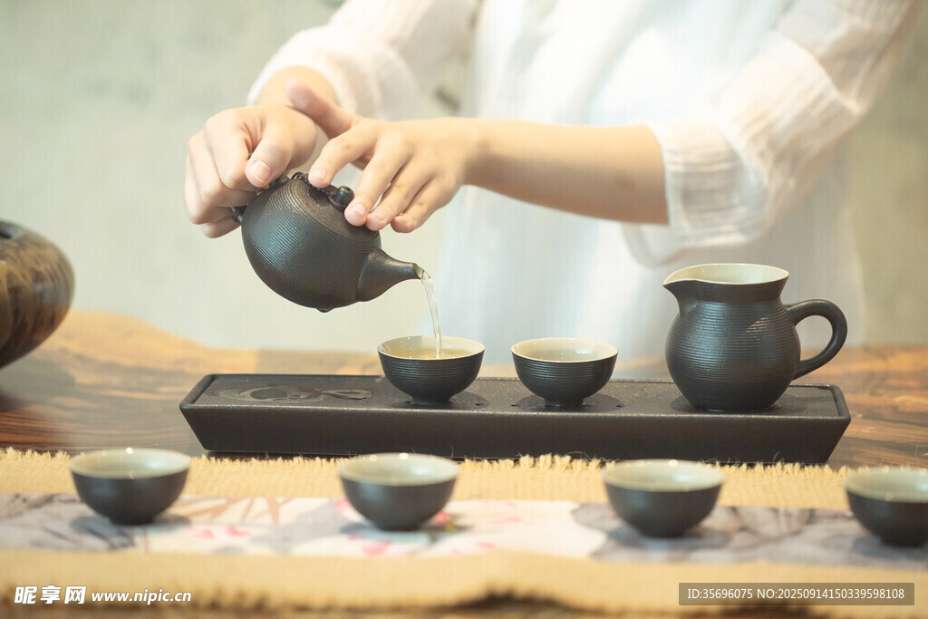 优雅中式茶艺冲泡场景