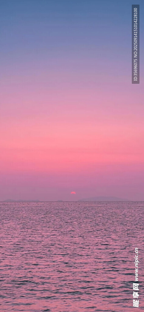 海边浪漫粉紫色天空美景