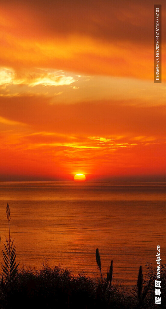 夕阳下的海边美景