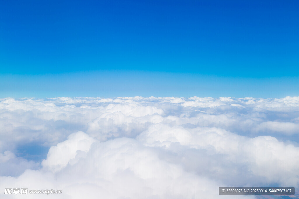 高空俯瞰云海壮丽景观
