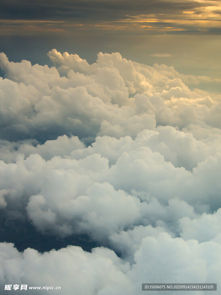 高空云海壮丽景象