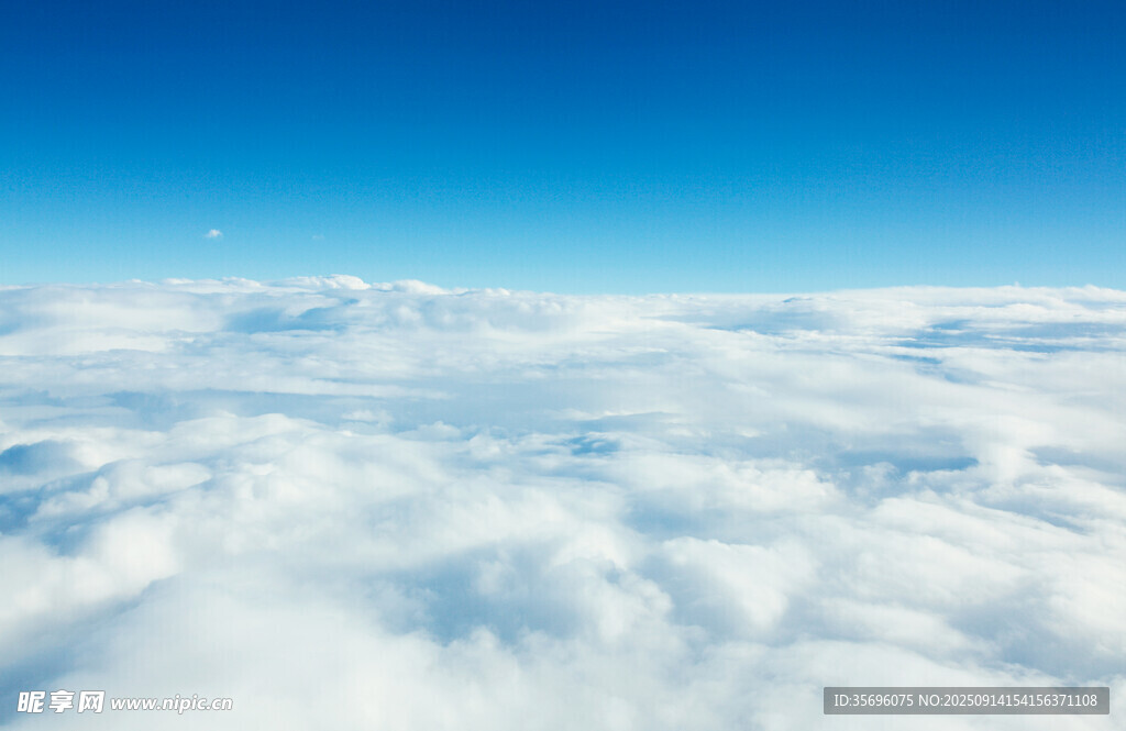 高空俯瞰云海壮丽景观
