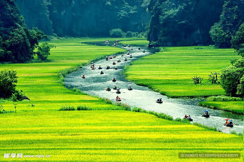 田园河畔美景