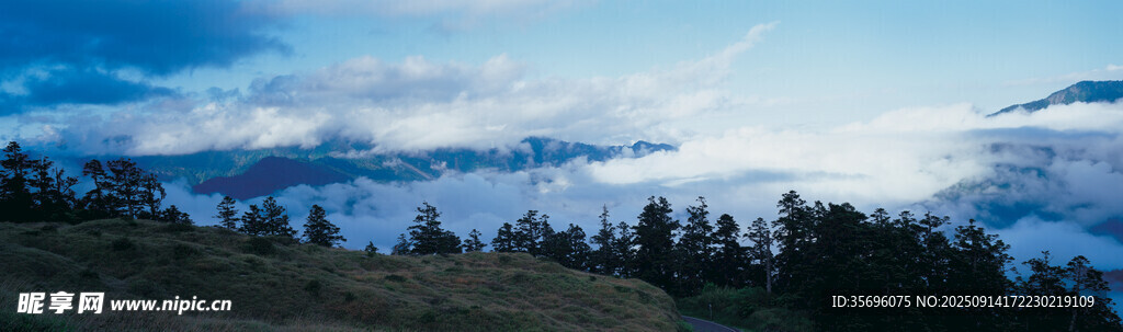 山间云海景色