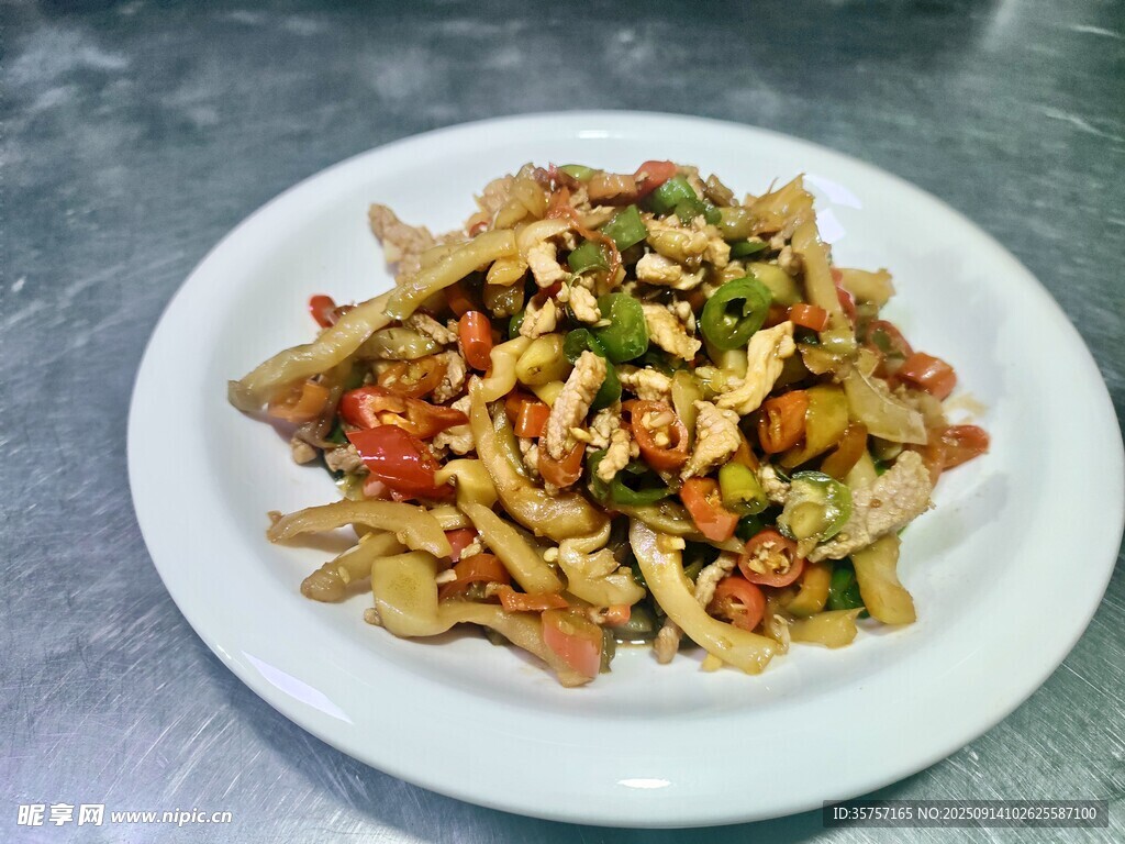 榨菜炒肉 丰富食材诱人