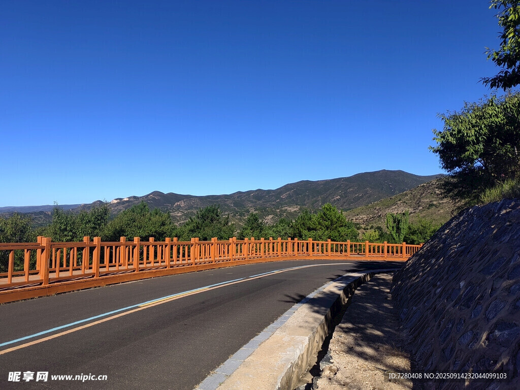 山间公路美景