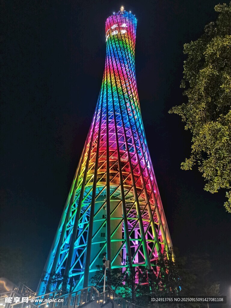 五彩的广州塔