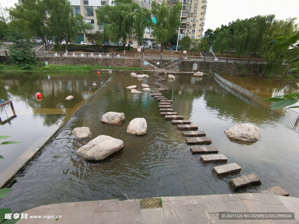 湖畔汀步景观