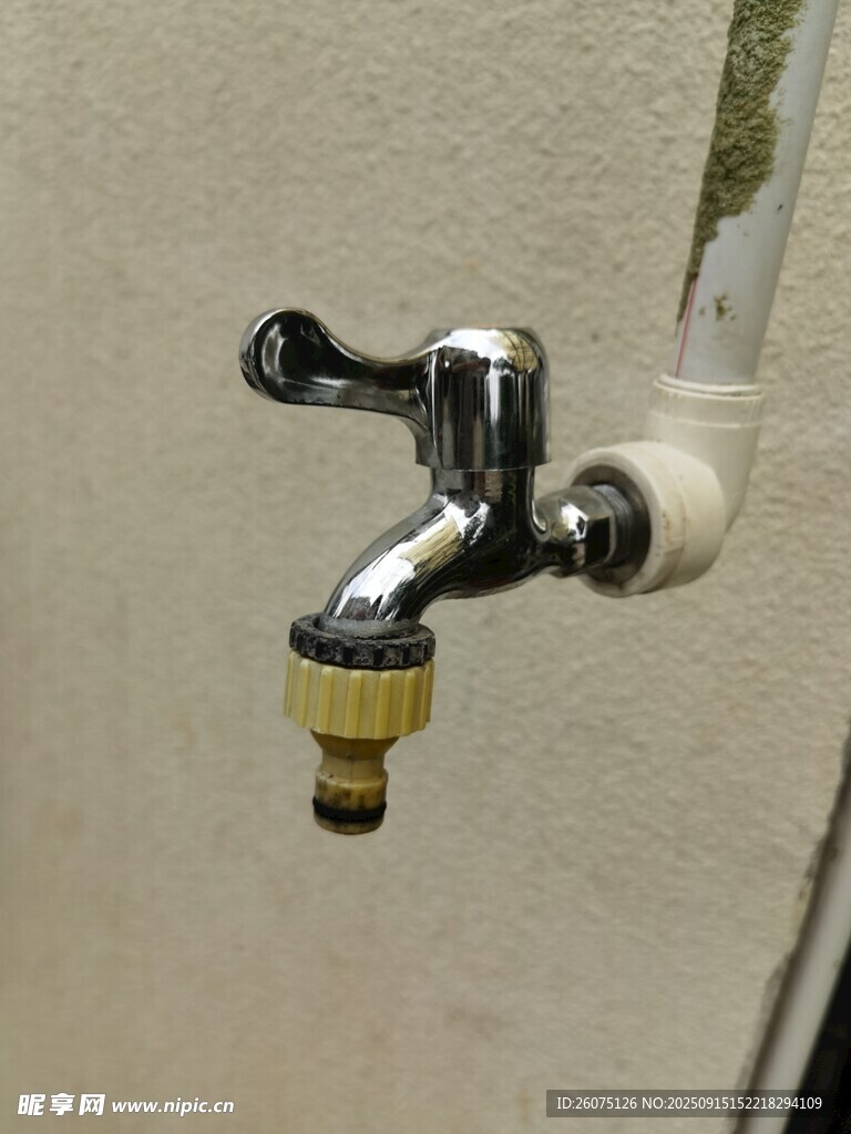 户外水龙头特写