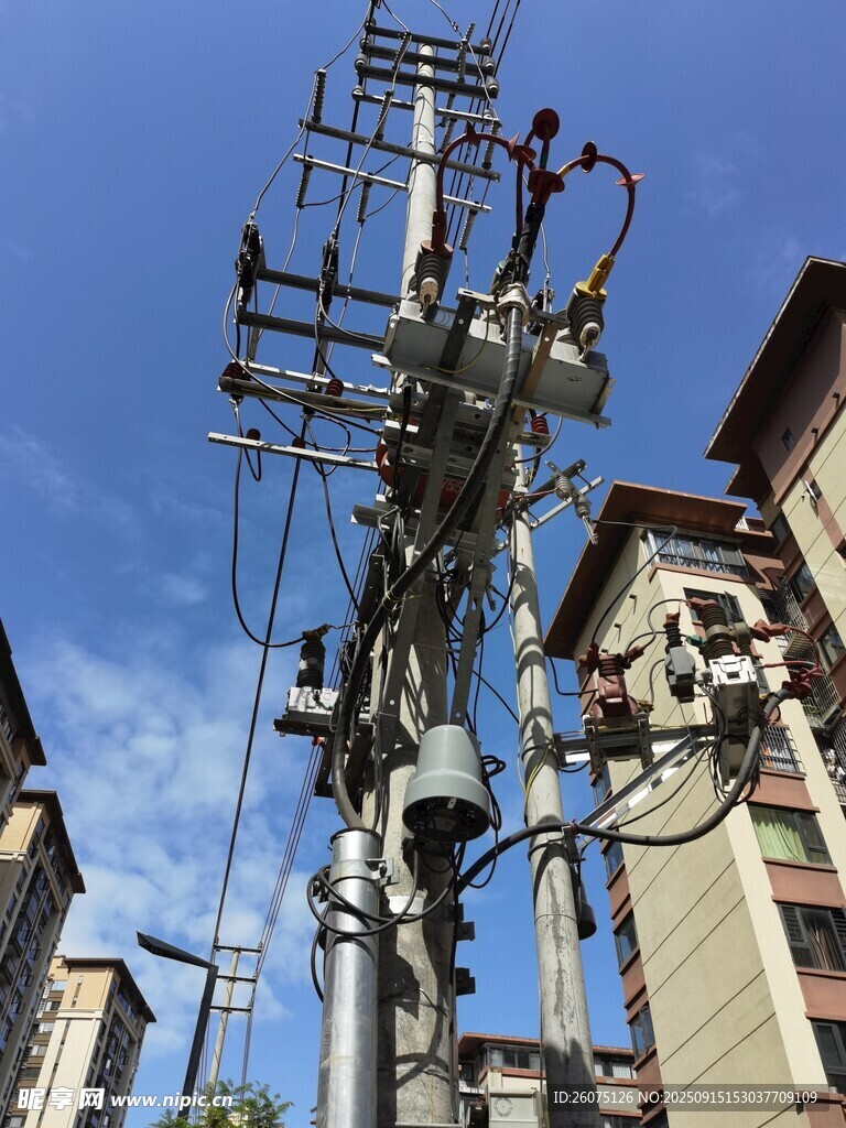 高空电线杆与设施设备