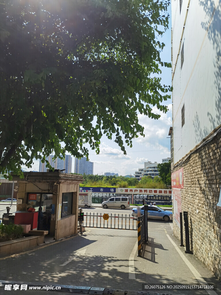 小区出入口场景
