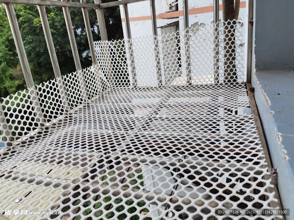 金属网格阳台防护设施