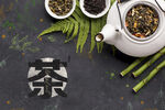 中式茶具与茶叶展示图