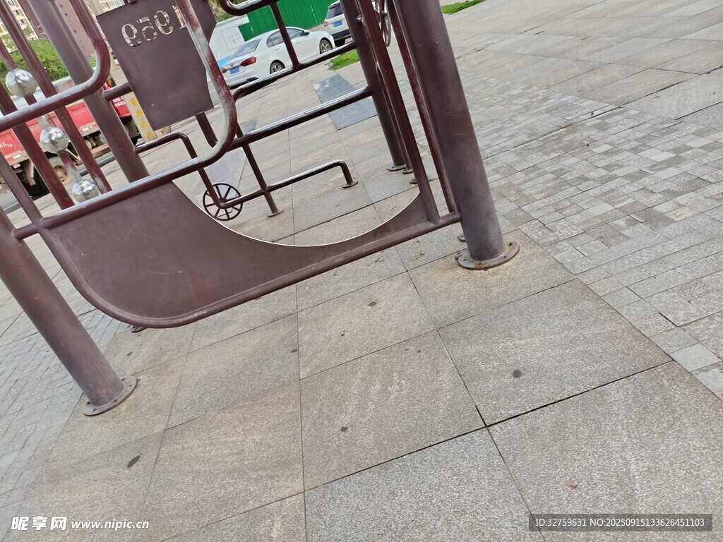 户外健身器材局部特写