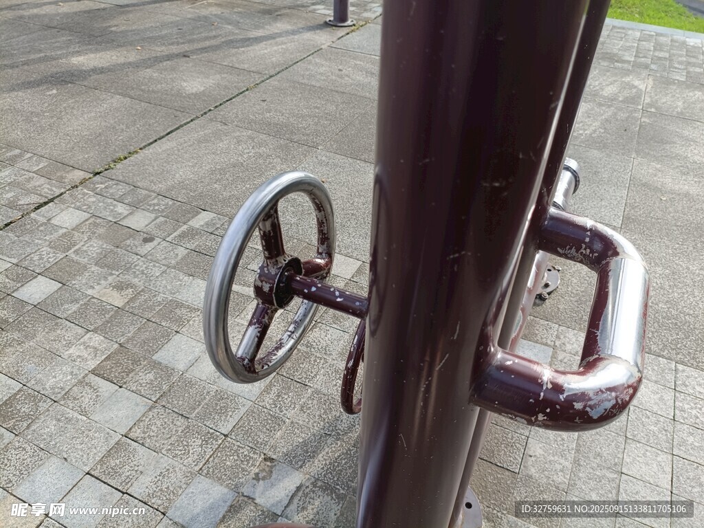 老式自行车脚踏部件特写
