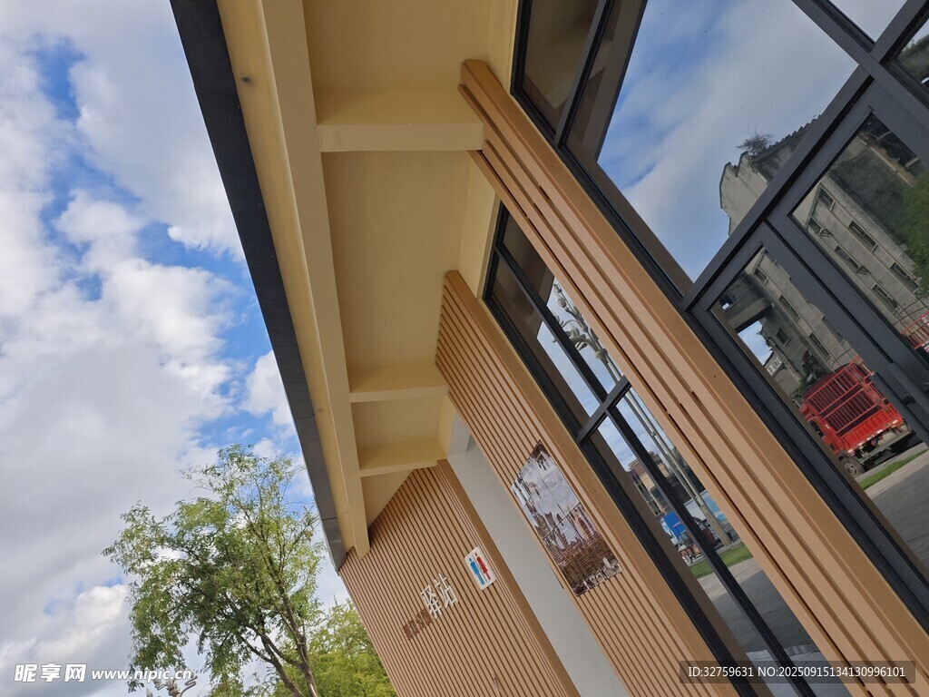 现代建筑外观一角