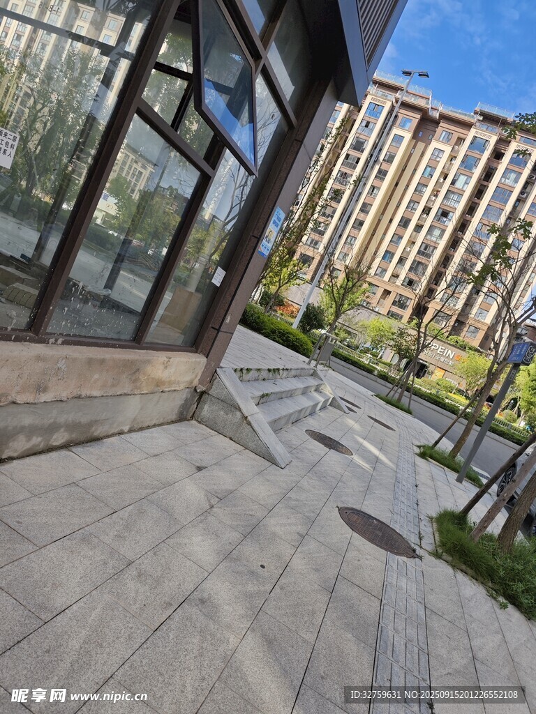现代小区户外景观一角