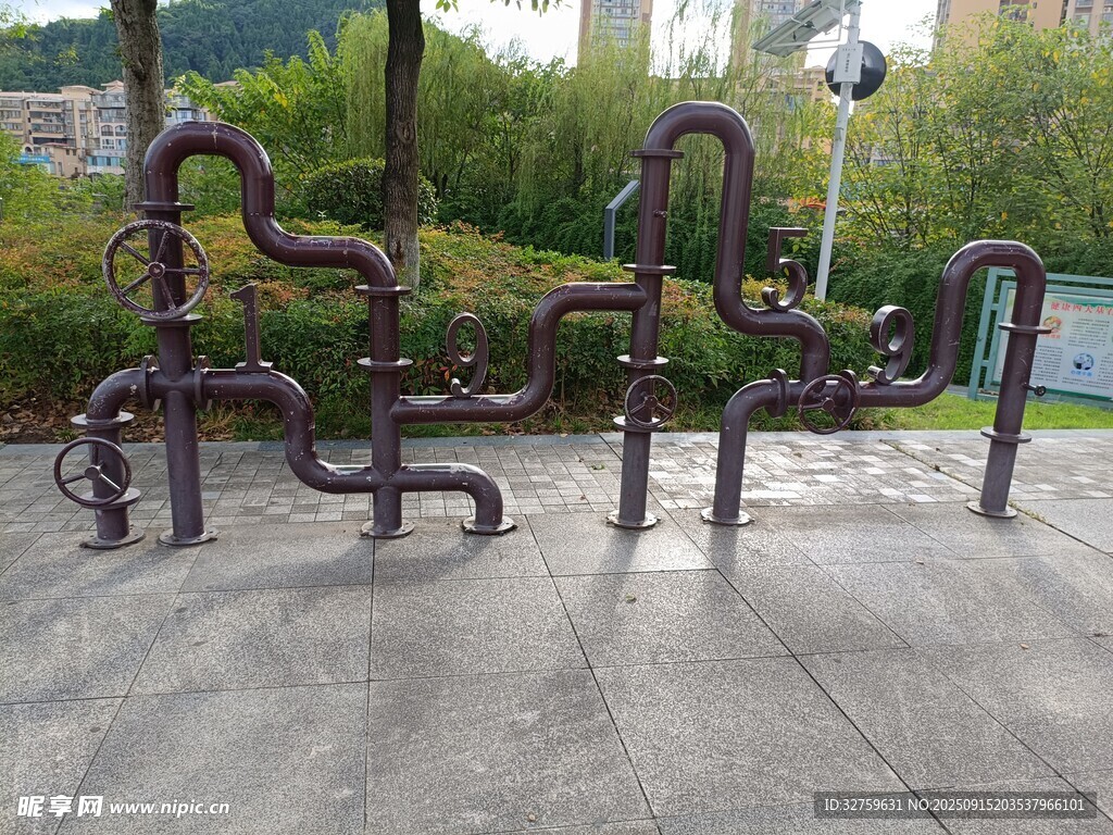 户外复杂金属管道装置