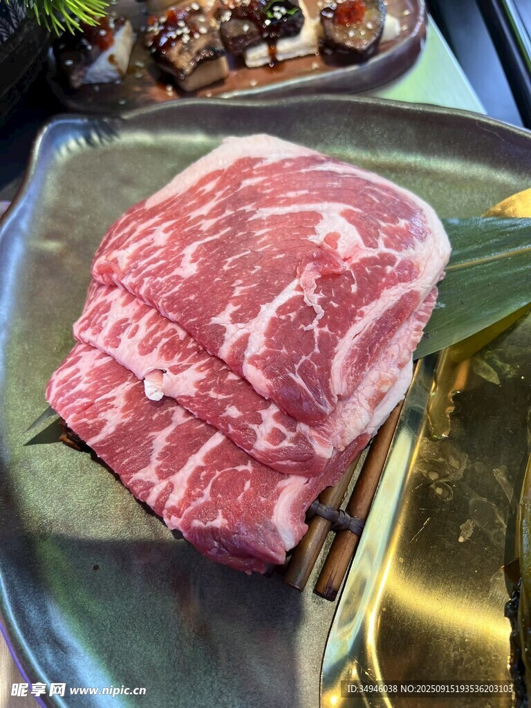 新鲜雪花牛肉