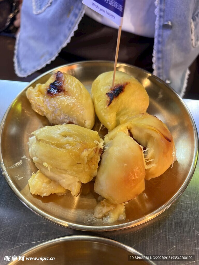 金黄美味的特色烤制点心