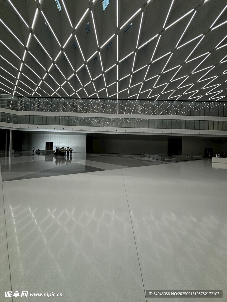 现代简约风室内空旷空间