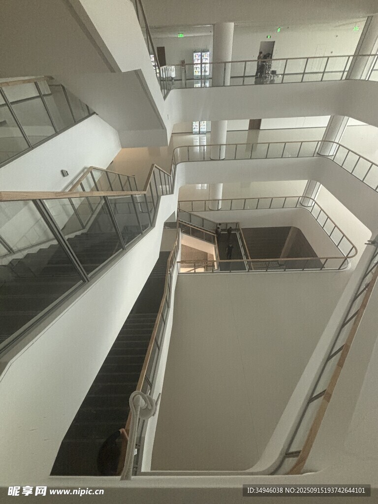 现代建筑多层室内空间景观
