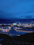 城市夜景湖畔璀璨风光
