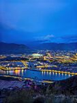 城市夜景中的璀璨灯火
