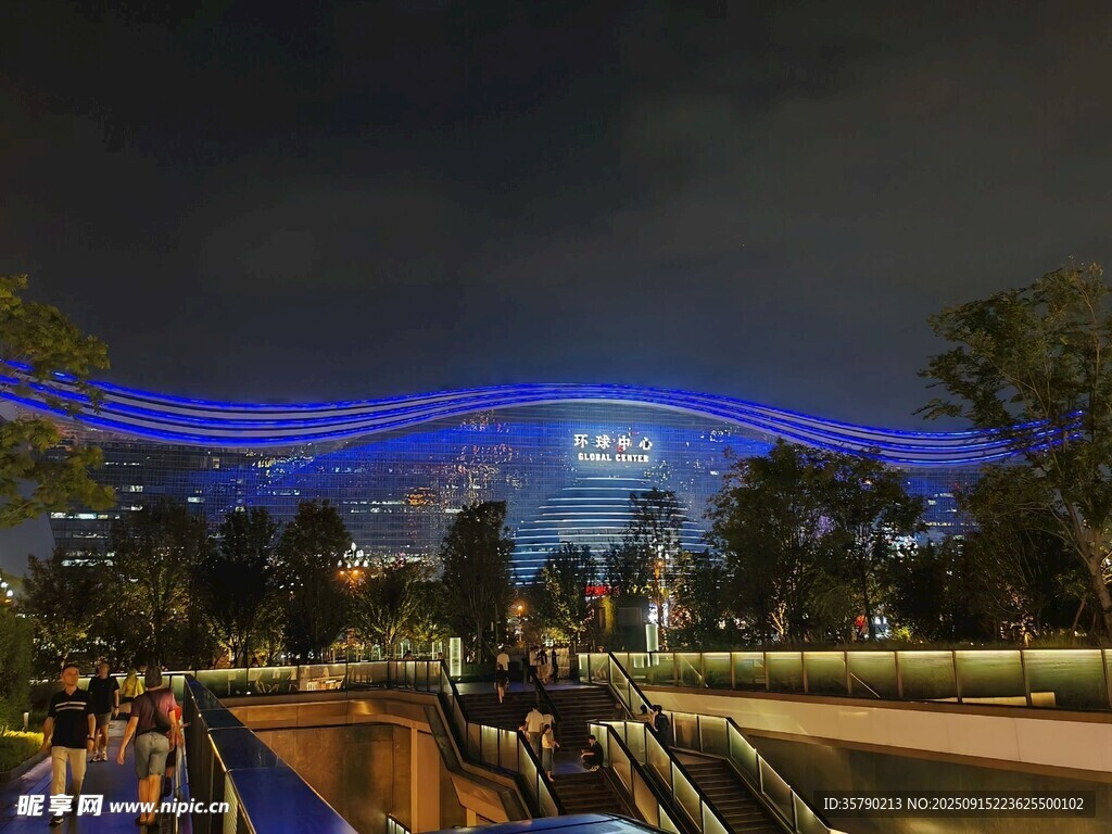 城市夜景灯光秀璀璨夺目