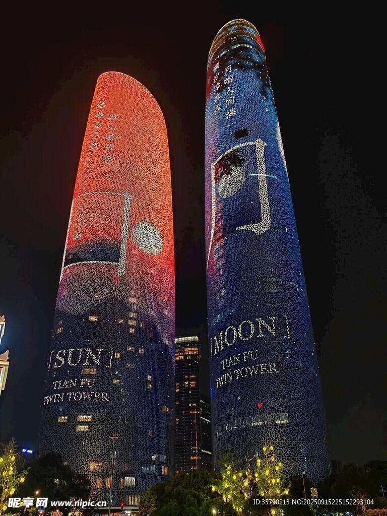 双子塔璀璨夜景
