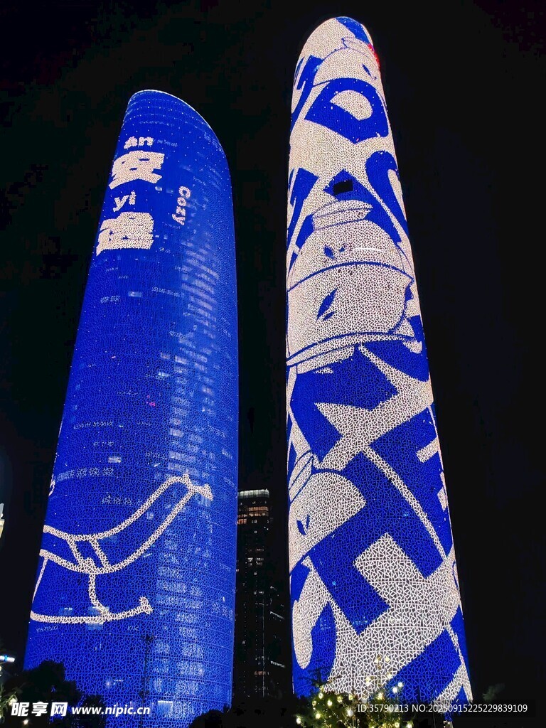 双子塔绚丽灯光艺术秀