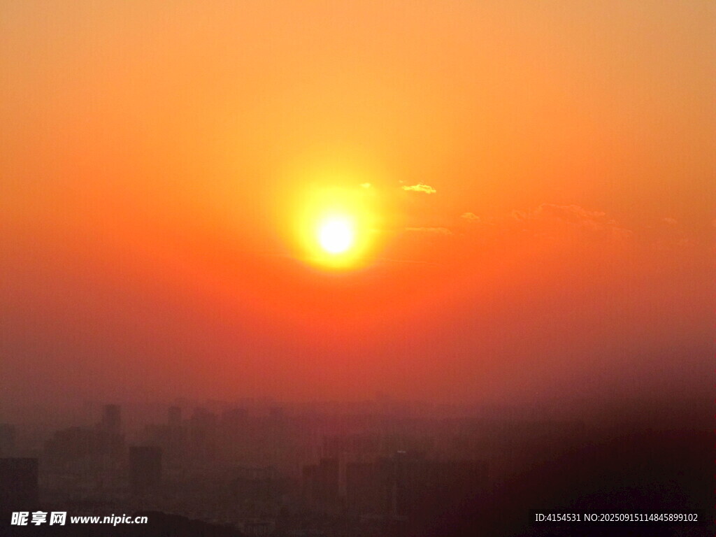 夕阳西下的绚烂景象