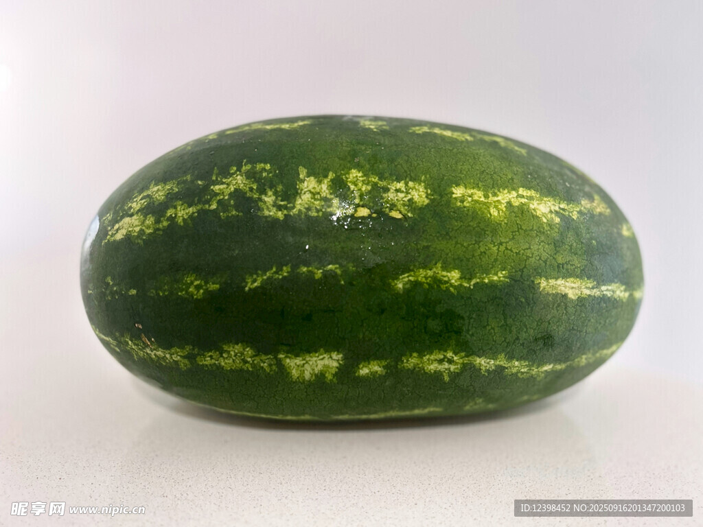 新鲜条纹西瓜