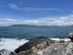 海边岩石与辽阔蔚蓝海景