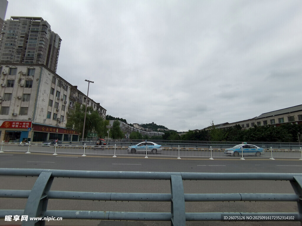 城市街道景象