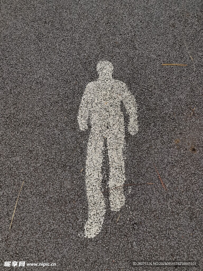 沙地上的人形痕迹