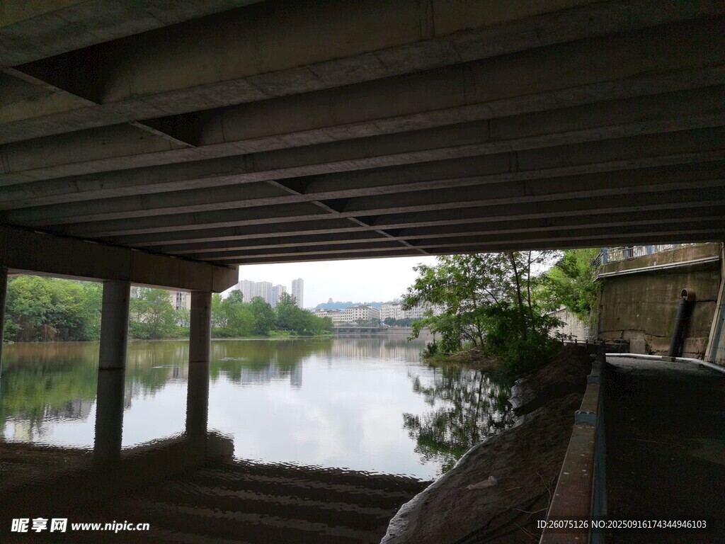 湖畔木屋露台风景